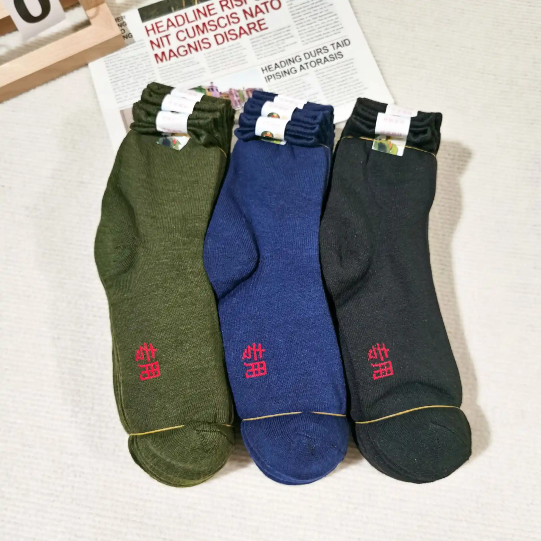 Hiking Socks Buying Guide: Cushioning, Height and Moisture Control